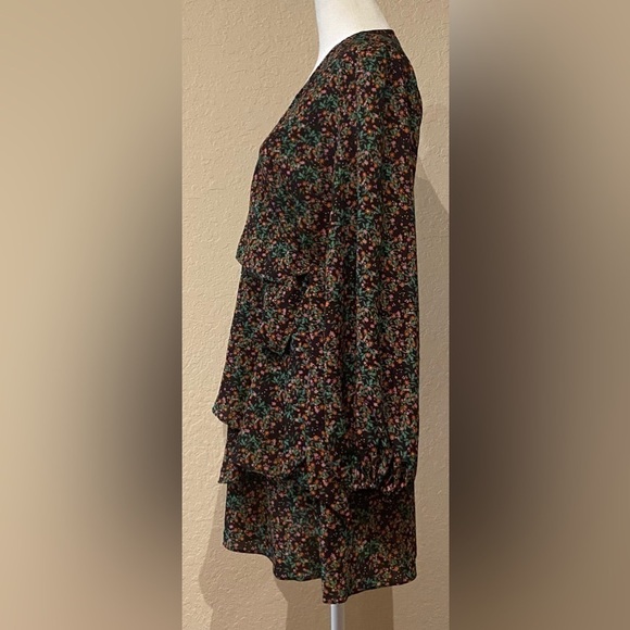 River Island Floral Wrap Mini Dress. Women’s Size 12. NWOT. - Picture 3 of 9